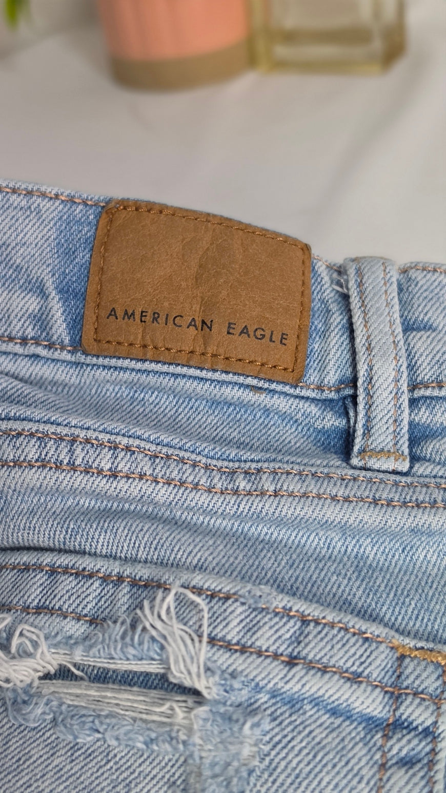 American Eagle Women’s 00 Light Wash Distressed Ripped Straight Leg Jeans