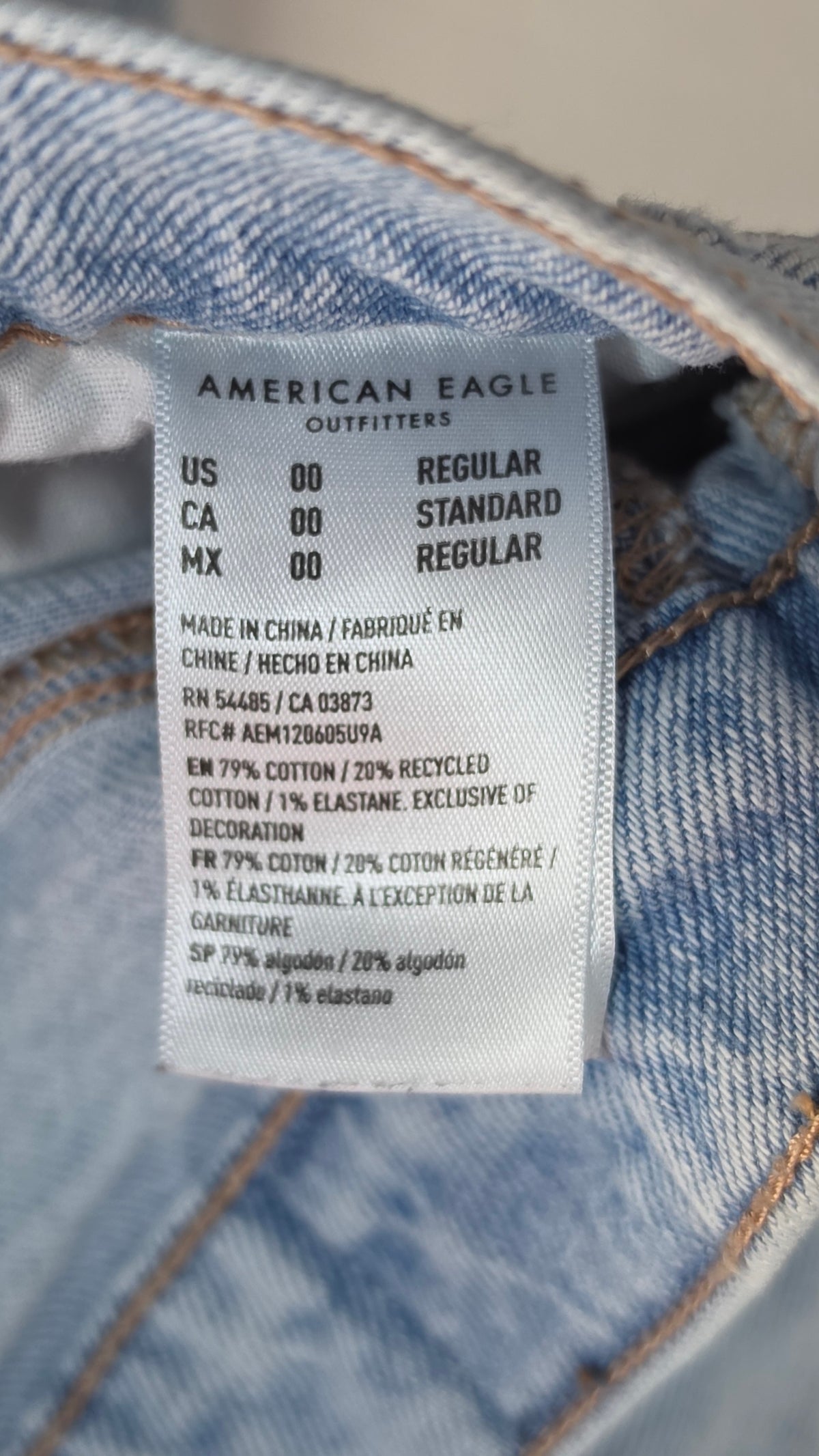 American Eagle Women’s 00 Light Wash Distressed Ripped Straight Leg Jeans