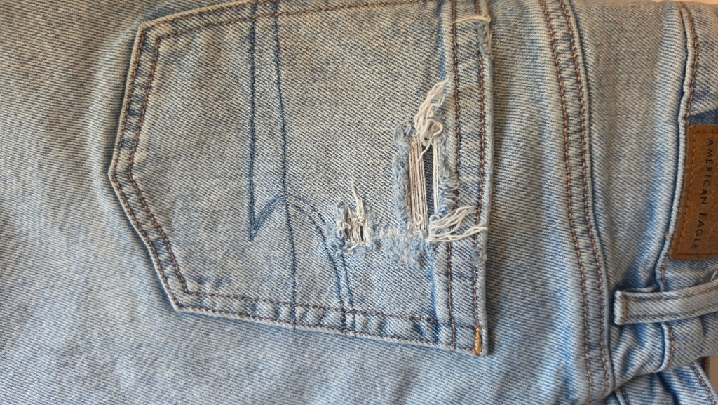 American Eagle Women’s 00 Light Wash Distressed Ripped Straight Leg Jeans