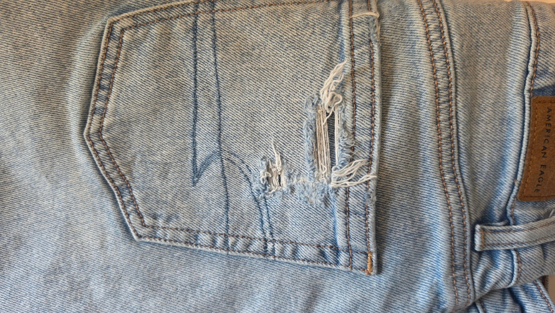 American Eagle Women’s 00 Light Wash Distressed Ripped Straight Leg Jeans