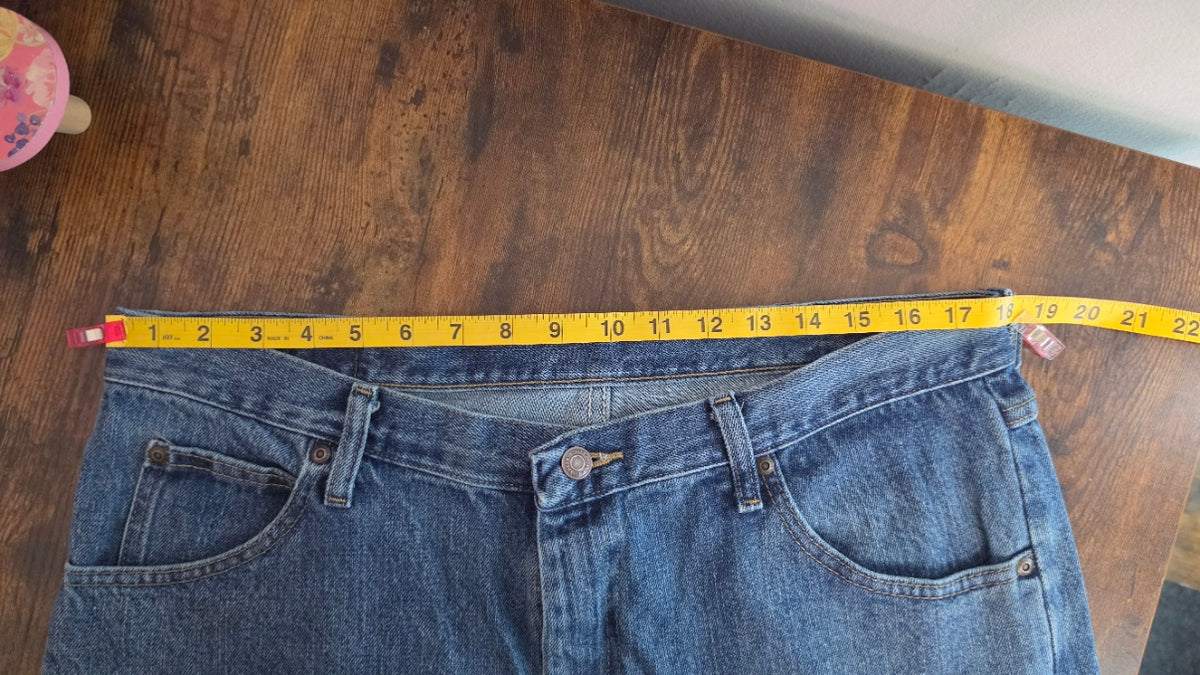 Wrangler Men's 40x30 Relaxed Fit Jeans Medium Wash 100% Cotton Denim