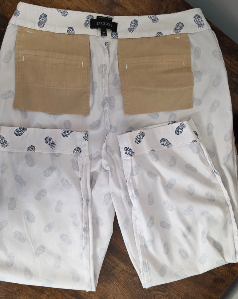 Talbots The Perfect Crop Curvy Pants Size 10 White Navy Pineapple Print Chino