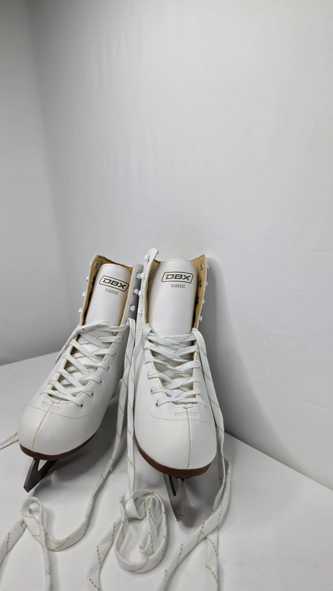 DBX Classic Women’s Figure Skates Size 10 White Ice Skating Boots Blades