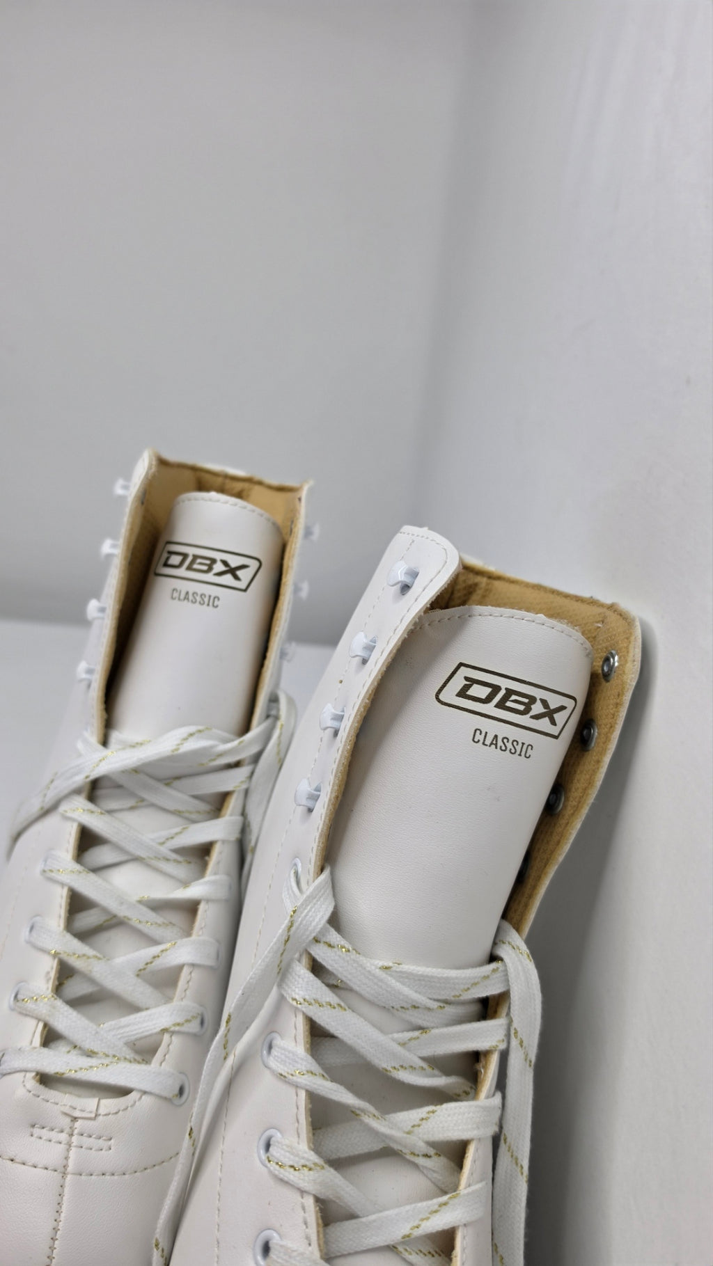 DBX Classic Women’s Figure Skates Size 10 White Ice Skating Boots Blades