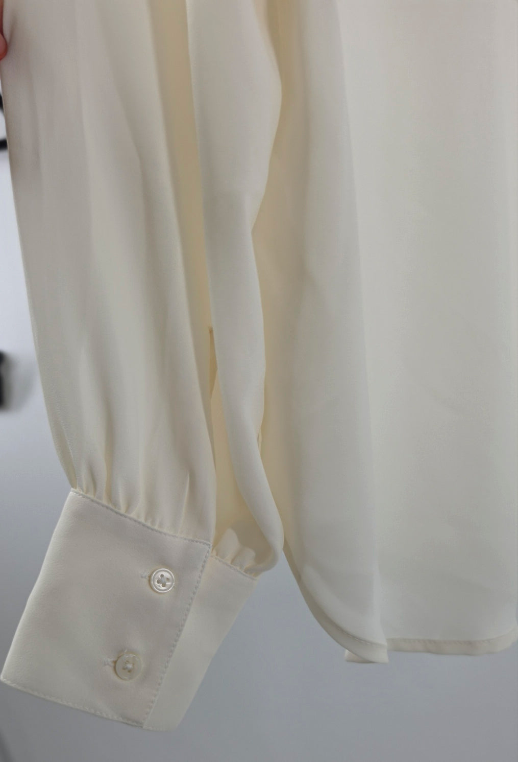 Lark & Ro Ivory Long Sleeve Blouse