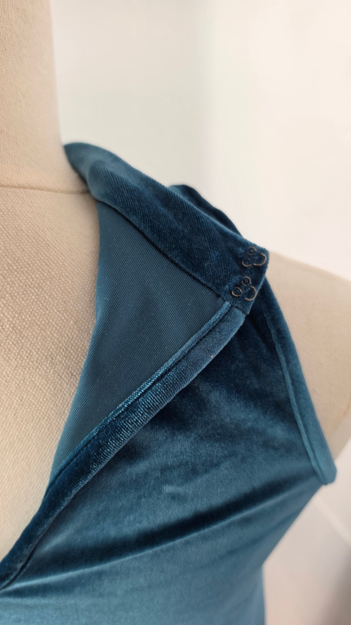Tucker  & Tate Girls Size 10 Teal Blue Velvet Swing Dress Mock Neck Keyhole Back