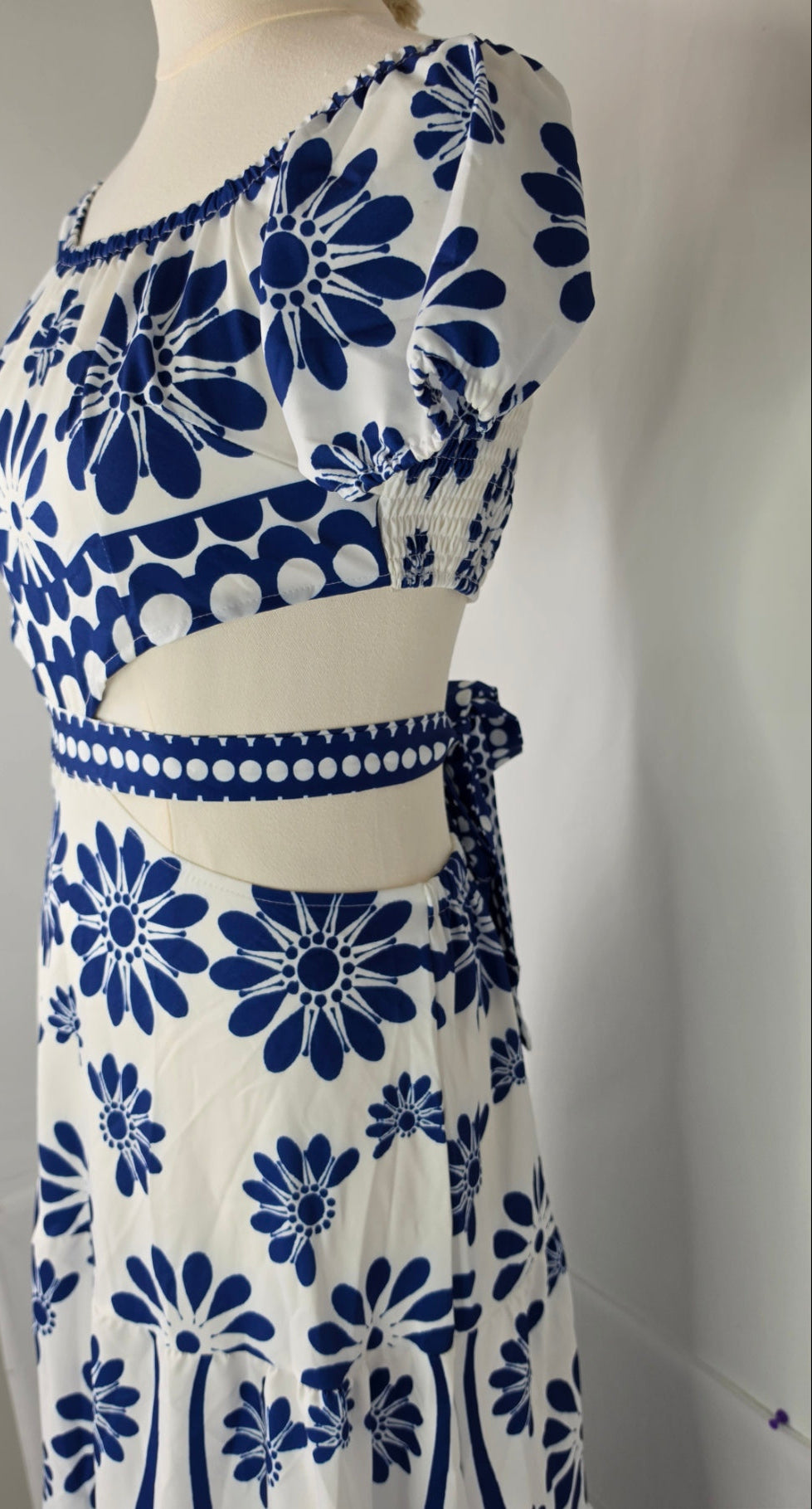White Blue Floral Short Sleeve Dress M Puff Sleeve Smocked Back Lightweight See Through