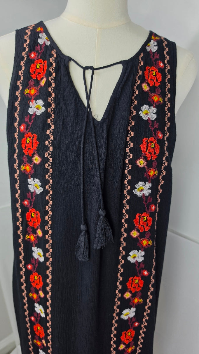 Old Navy Embroidered Sleeveless Dress – Size S